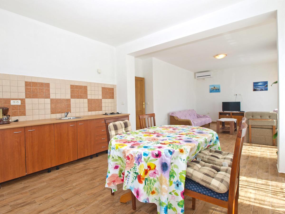 Edin 1359 Apartmán Peroj