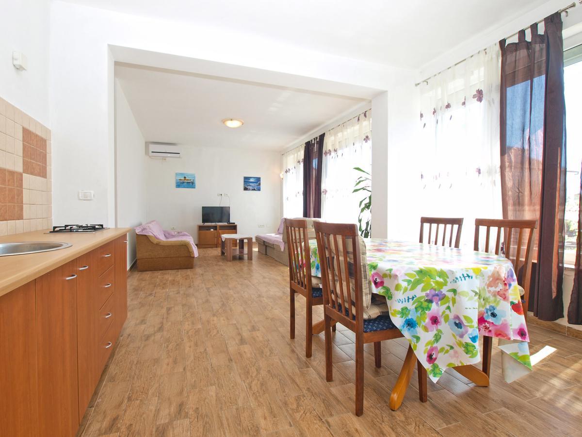 Edin 1359 Apartmán Peroj