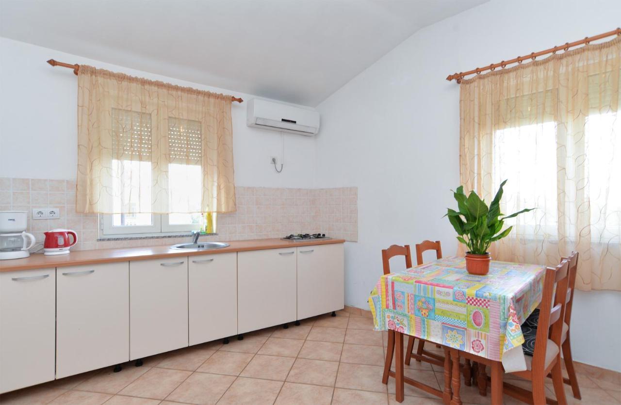 Edin 1359 Apartmán Peroj